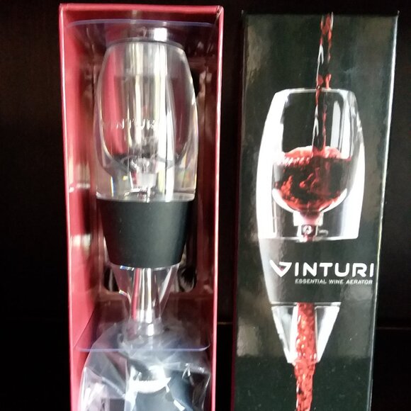 Crate and Barrel Vinturi Red Wine Aerator with standNew in box - Picture 2 of 4